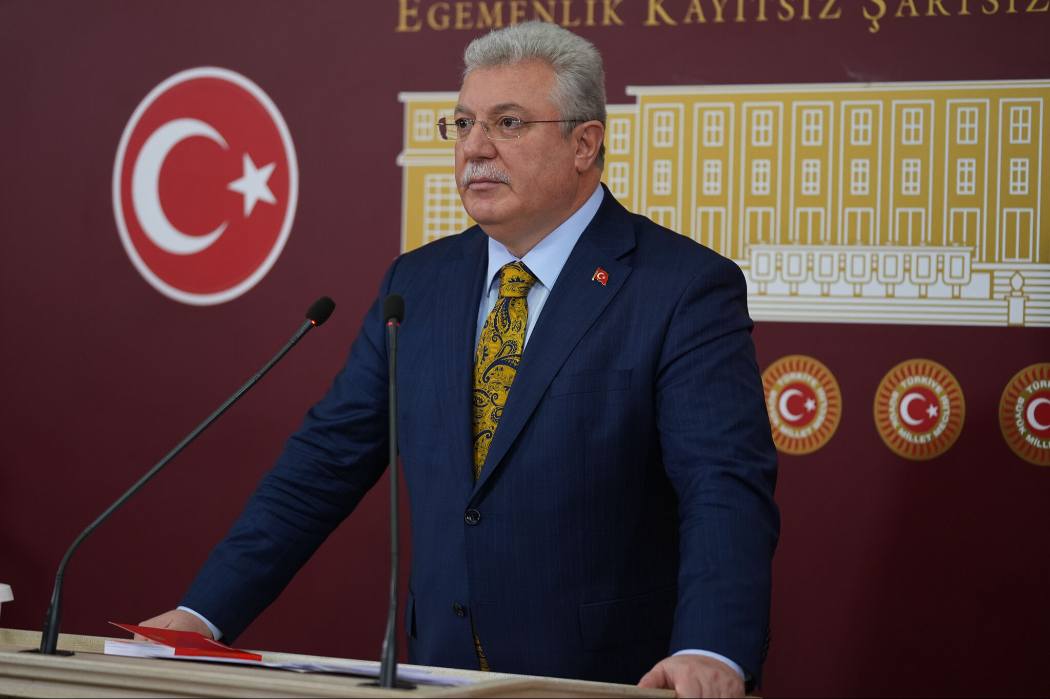 Özgür Özel'e şiir tepkisi: Bu konunun cahili olduğunun ifadesidir - 1. Resim