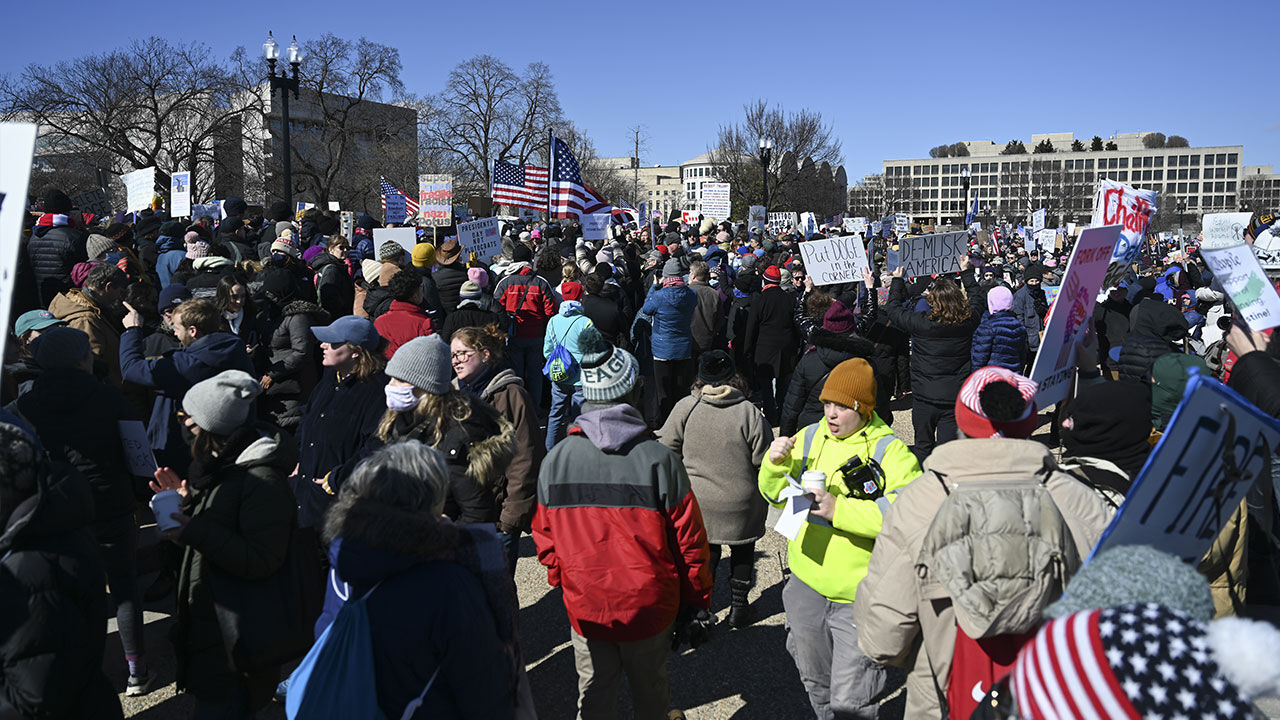 ABD'de Trump ve Musk protesto edildi! ABD'de Trump ve Musk protesto edildi! - 1. Resim