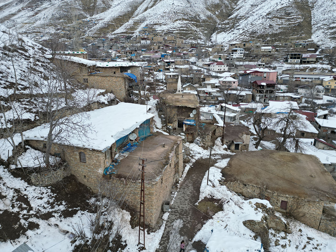 Betonlaşmaya direniyorlar! Karla mücadele eden Uzungeçit'te 100 yıllık evleri korumaya çalışıyorlar Betonlaşmaya direniyorlar! Karla mücadele eden Uzungeçit'te 100 yıllık evleri korumaya çalışıyorlar - 2. Resim
