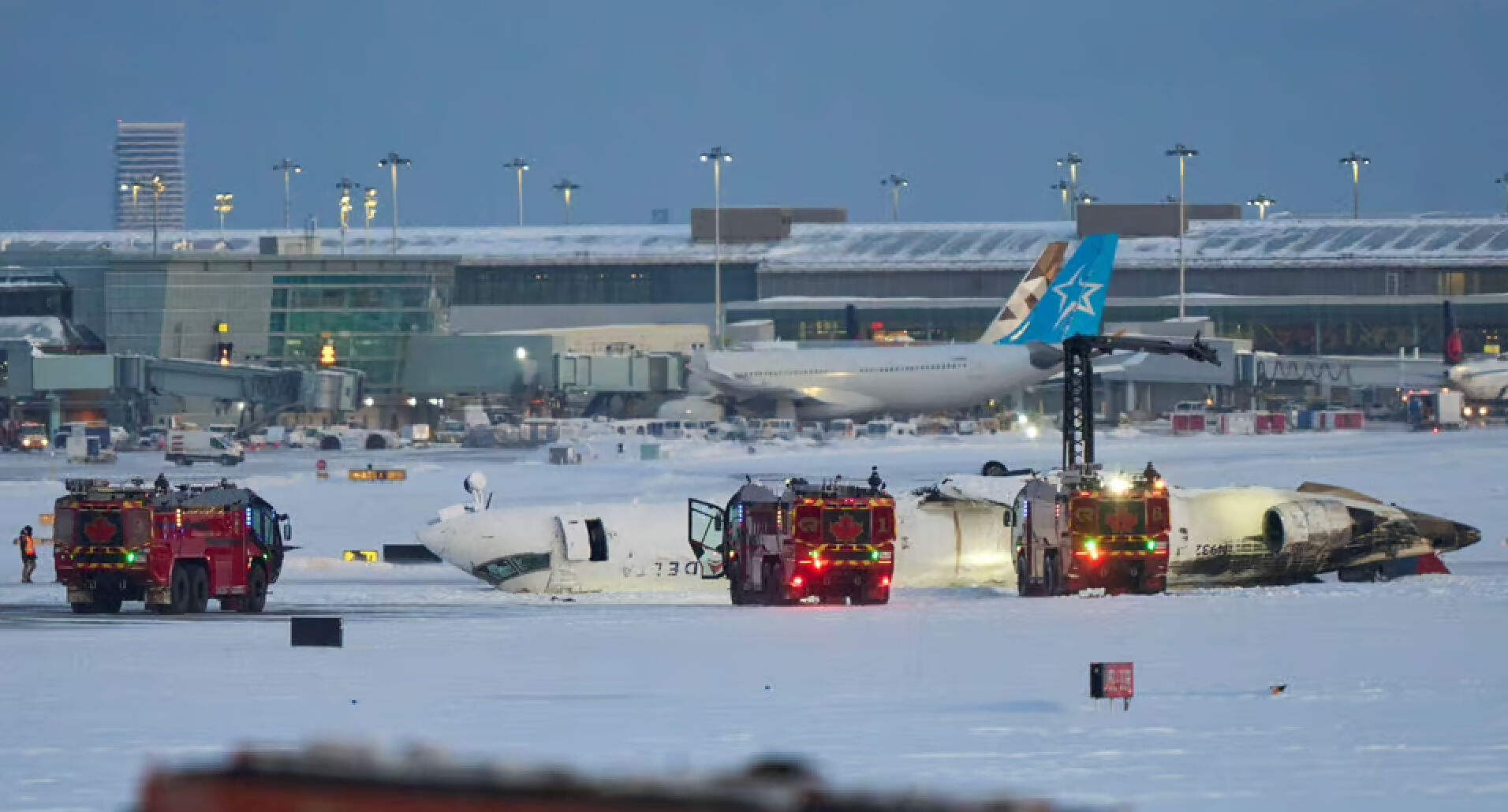 Kanada Toronto uçak kazası neden oldu? Kazada 18 yaralı olduğu açıklandı - 1. Resim
