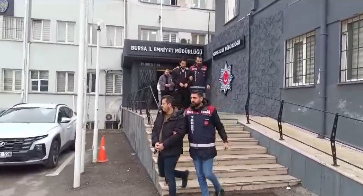 Kendilerini banka çalışanı olarak tanıtan çeteye nokta operasyon! 18 kişiye milyonluk vurgun yaptılar - 1. Resim