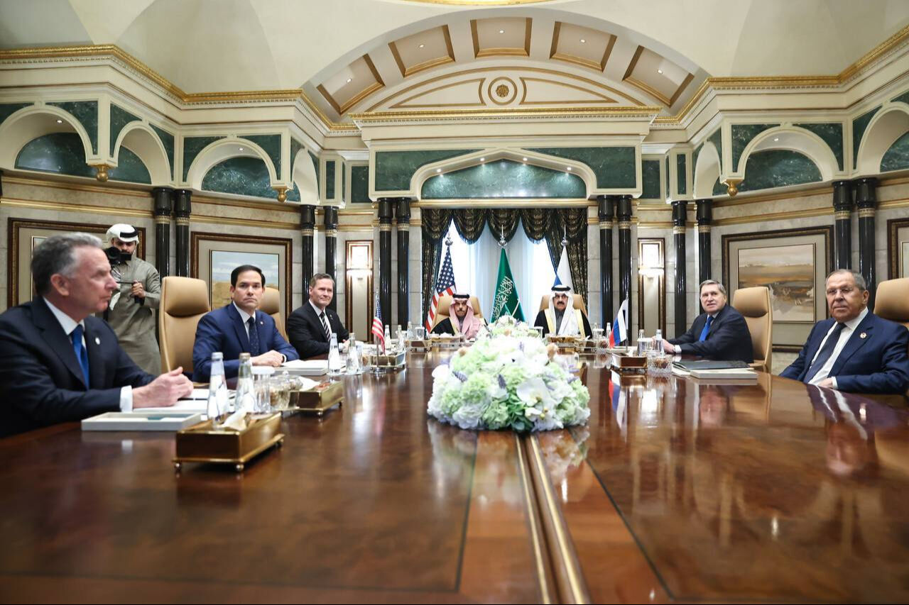 Riyad'da kritik zirve! Rus heyeti, ABD heyetiyle ikili görüşmelere başladı - 1. Resim