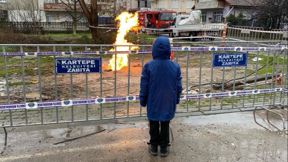 Sondaj çalışmasında çıktı! Saatlerdir yanıyor - 1. Resim