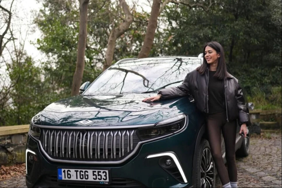 Sosyetenin ünlü ismi Ceylan Çapa Togg satın aldı! Pozuna yazdığı not gündem oldu - 3. Resim