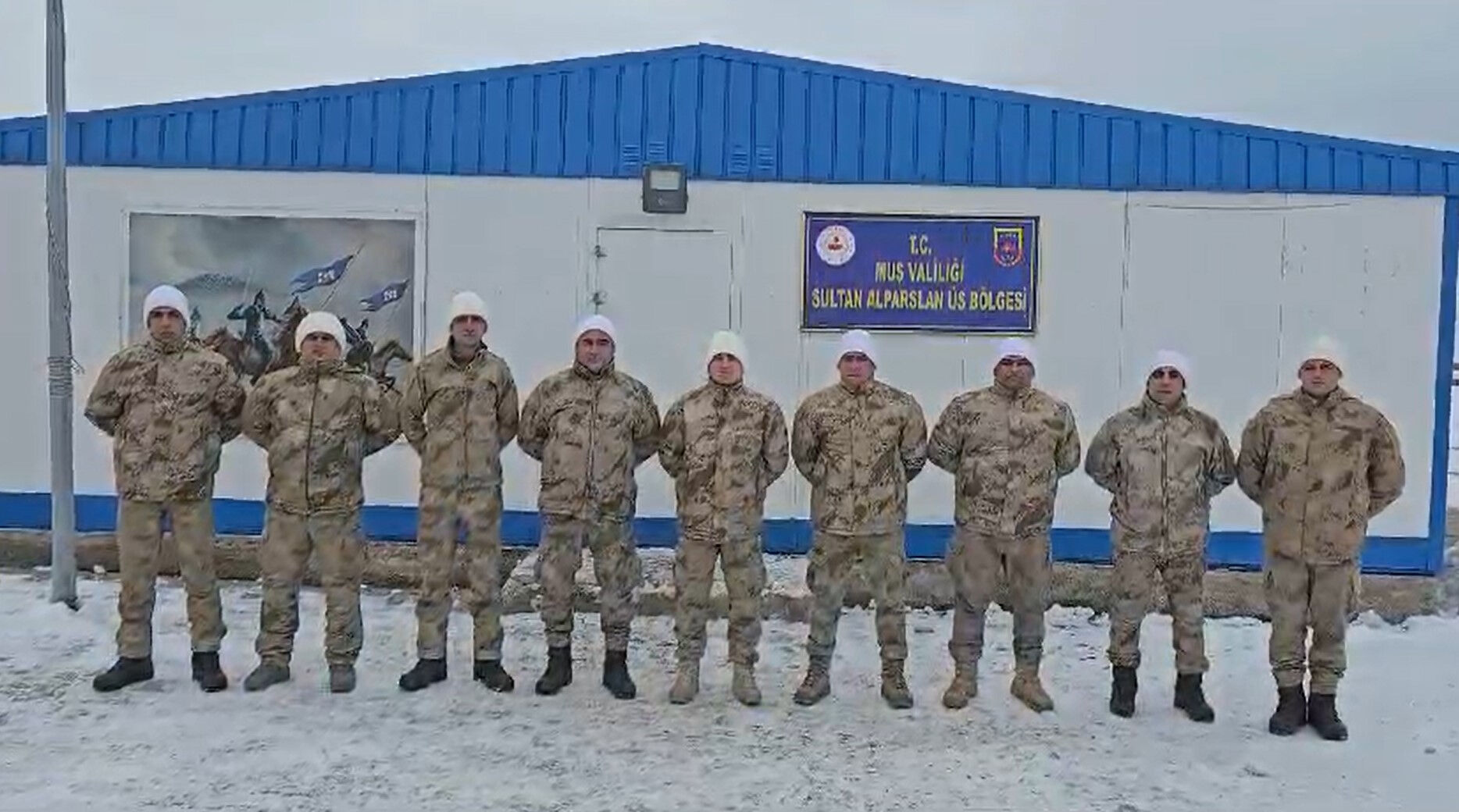 Yalova'dan Muş'a manidar hediye! Selma ve Sabahat nine Mehmet&ccedil;ik i&ccedil;in &ouml;rd&uuml;kleriyle y&uuml;rekleri ısıttı - 4. Resim