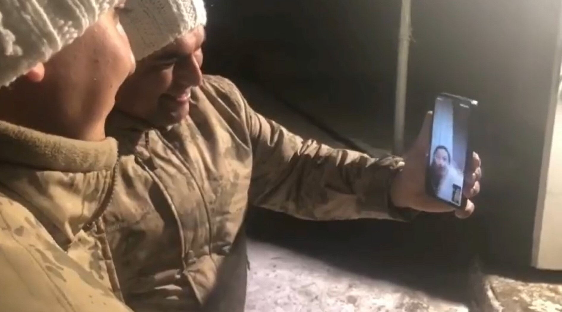 Yalova'dan Muş'a manidar hediye! Selma ve Sabahat nine Mehmet&ccedil;ik i&ccedil;in &ouml;rd&uuml;kleriyle y&uuml;rekleri ısıttı - 6. Resim