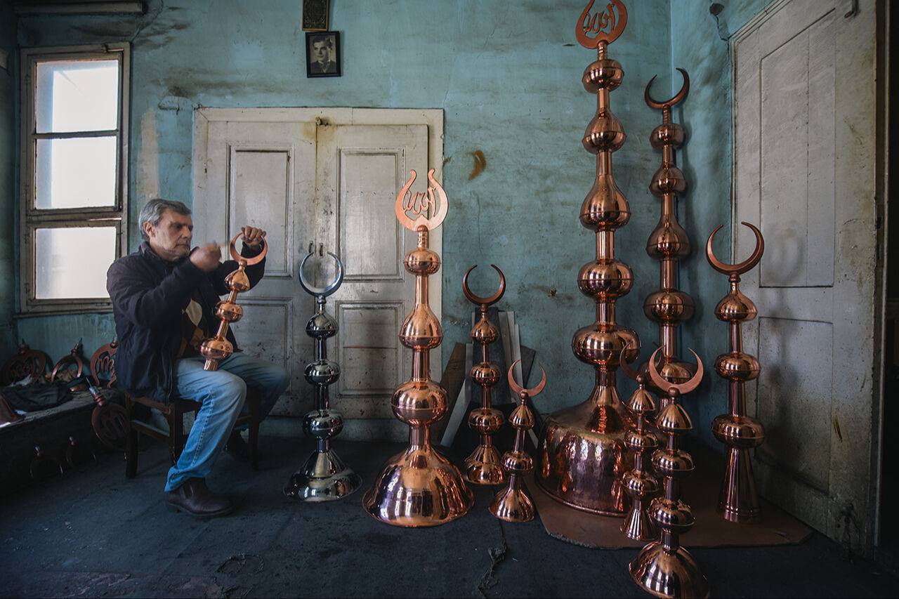 150 bin liralık alem! Bursa'da ürettiği alemler dünya camilerini süslüyor 150 bin liralık alem! Bursa'da ürettiği alemler dünya camilerini süslüyor! - 2. Resim