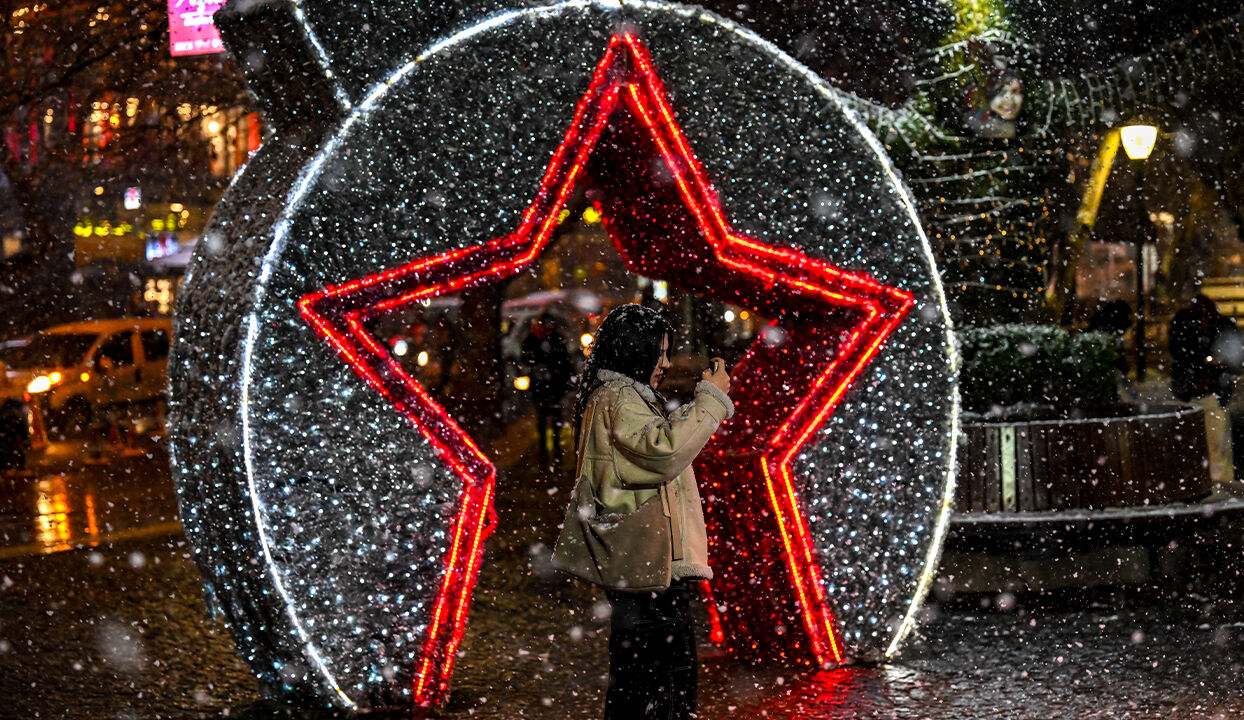 Ankara'da okullar tatil oldu mu? Başkentte cadde ve sokaklar beyaza büründü Başkentte cadde ve sokaklar beyaza büründü! Ankara'da okullar tatil mi? - 1. Resim