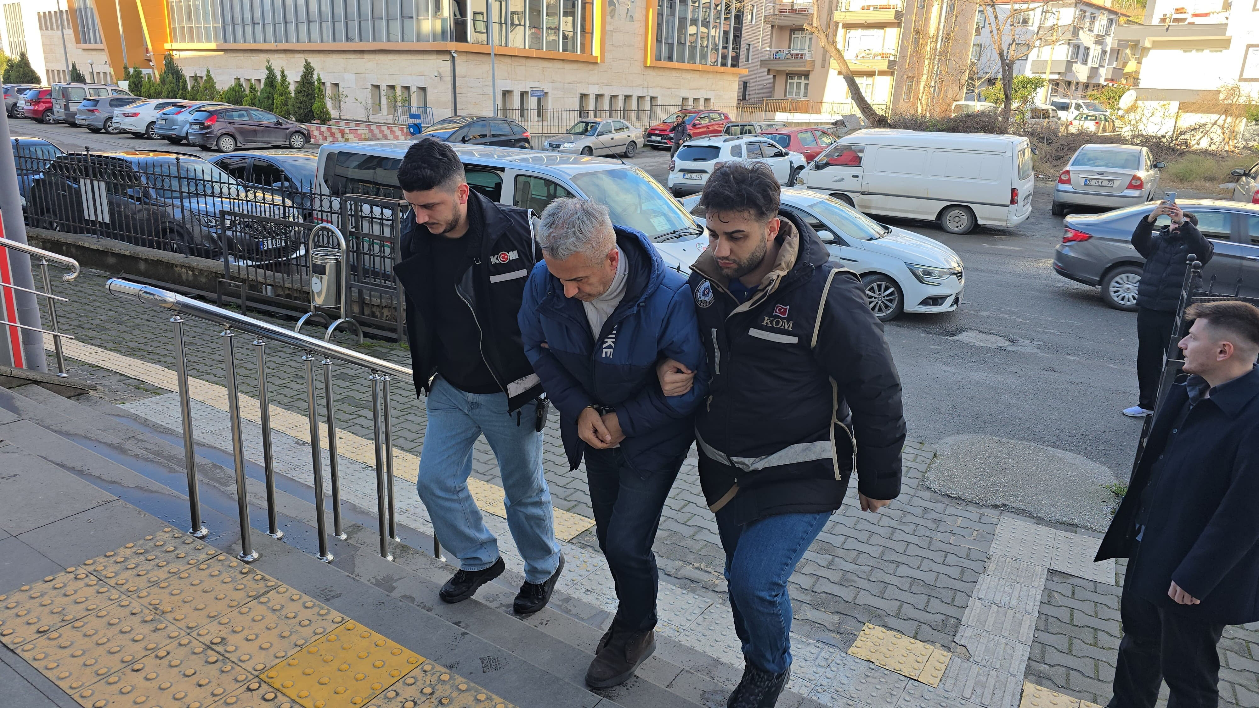 Çay ve güler yüzle 400 yaşlı ve engelliyi dolandırdı: Banka çalışanından merhamet maskesiyle büyük vurgun - 1. Resim