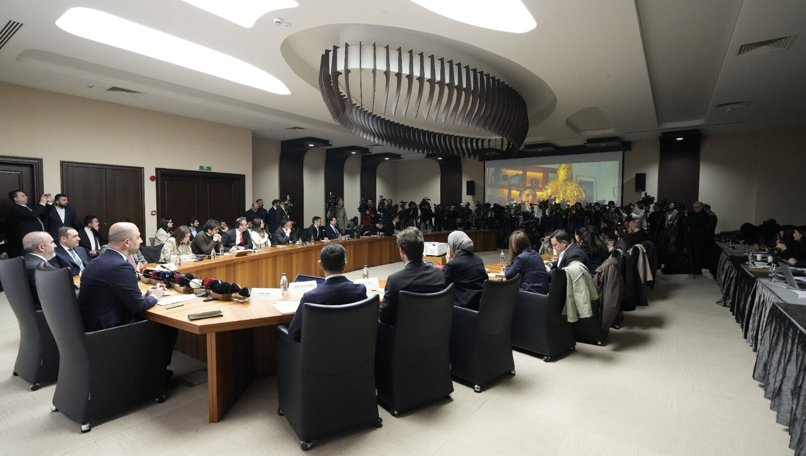 Emlak Konut GYO Genel Müdürü Yasir Yılmaz merakla beklenen “kazançlı yatırım kampanyası”nın detaylarını açıkladı Emlak Konut GYO Genel Müdürü Yasir Yılmaz merakla beklenen “kazançlı yatırım kampanyası”nın detaylarını açıkladı - 3. Resim