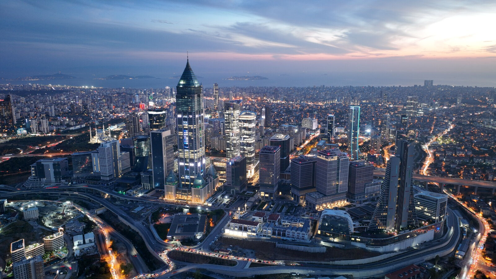 Emlak Konut GYO Genel Müdürü Yasir Yılmaz merakla beklenen “kazançlı yatırım kampanyası”nın detaylarını açıkladı Emlak Konut GYO Genel Müdürü Yasir Yılmaz merakla beklenen “kazançlı yatırım kampanyası”nın detaylarını açıkladı - 2. Resim