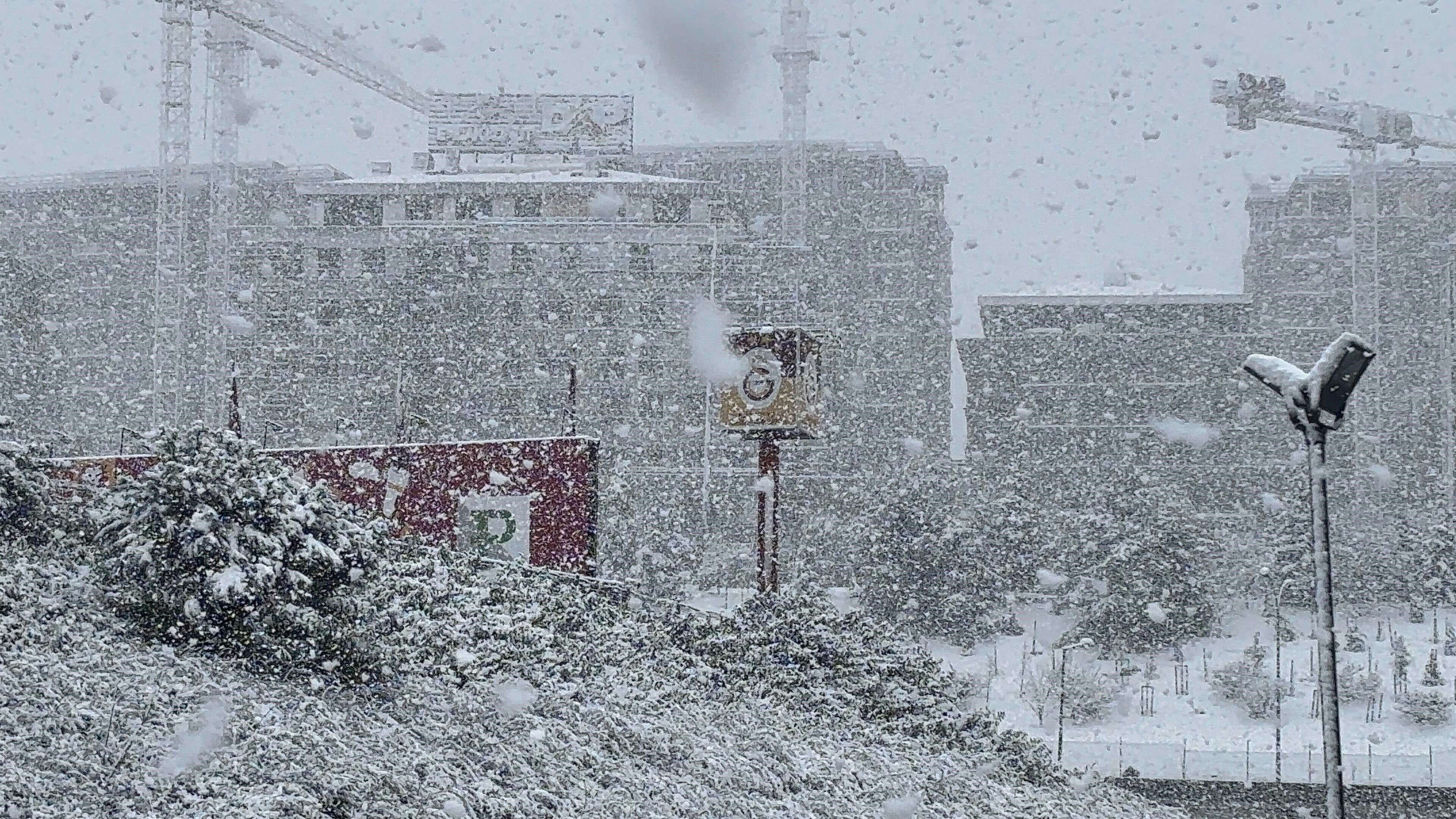 Galatasaray - AZ Alkmaar maçı oynanacak mı? İstanbul'daki yoğun kar yağışı nedeniyle maç iptal olabilir - 2. Resim
