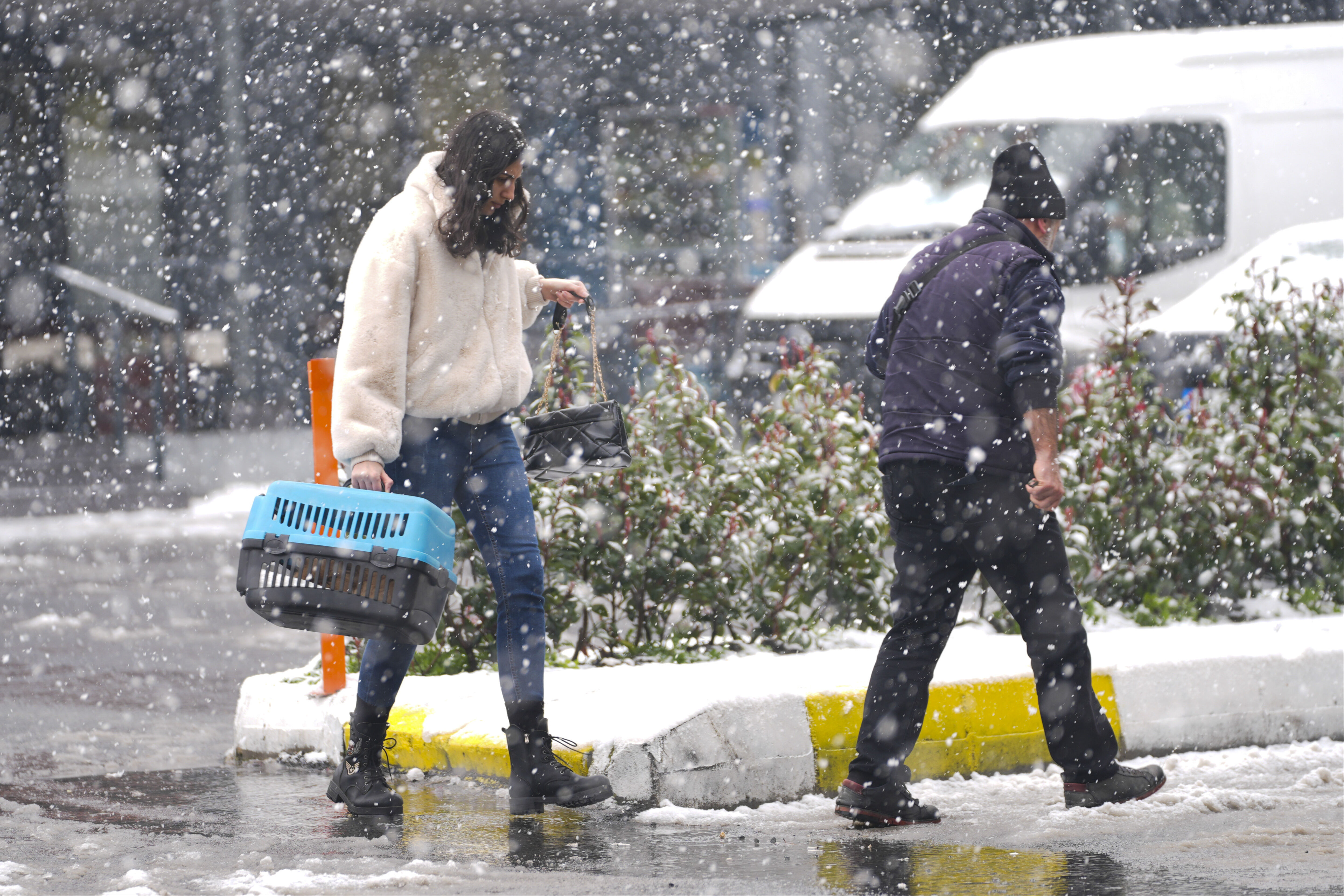 İstanbul'da bugün okullar tatil edilir mi? Kar yağışı başladı, gözler İstanbul Valiliği son dakika açıklamasında! İstanbul'da bugün okullar tatil edilir mi? Kar yağışı başladı, gözler İstanbul Valiliği son dakika açıklamasında! - 2. Resim