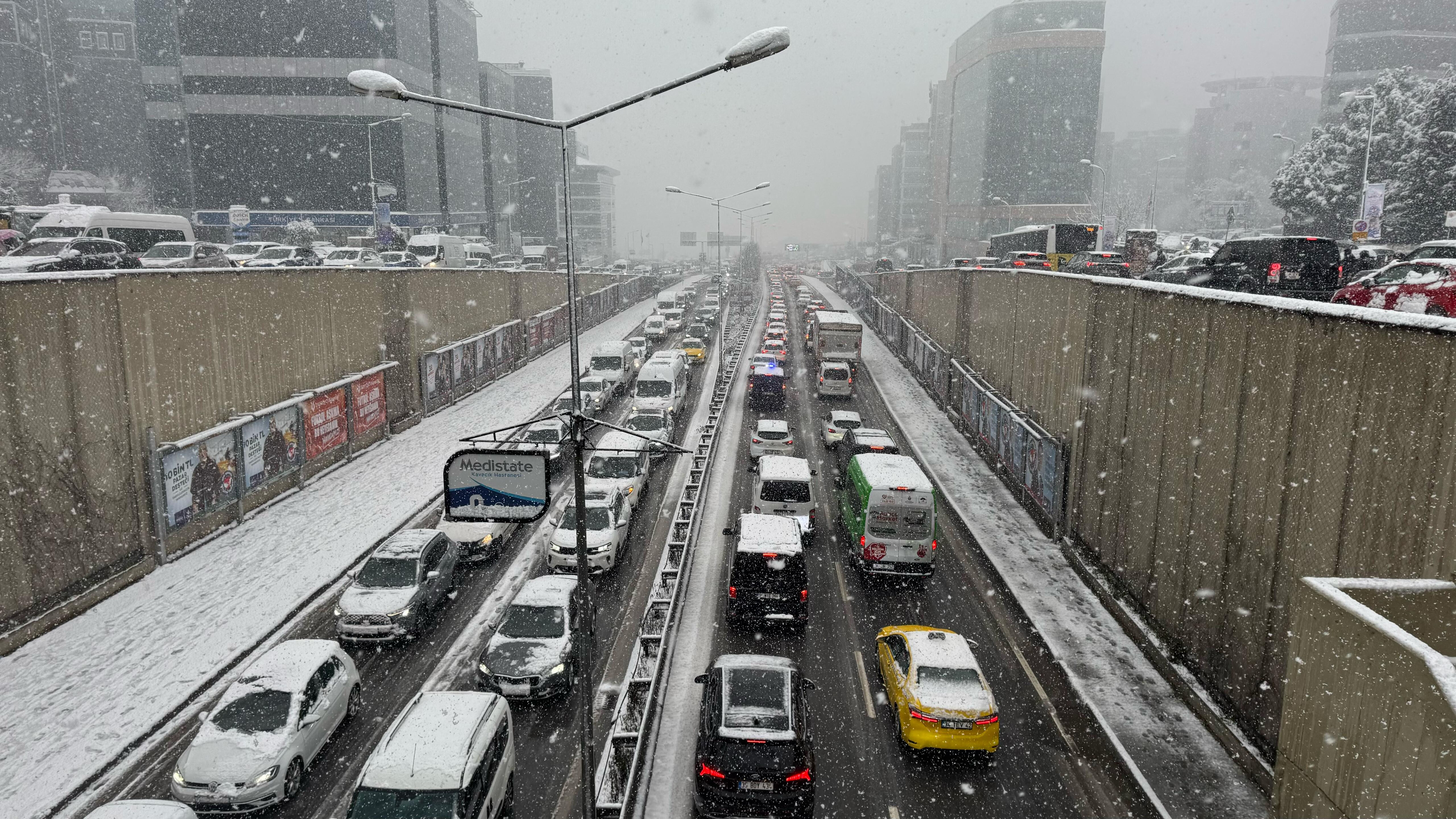 İstanbul'da metro ve tramvaylara kar yağışı düzenlemesi! İmamoğlu alınan tedbirleri açıkladı - 1. Resim