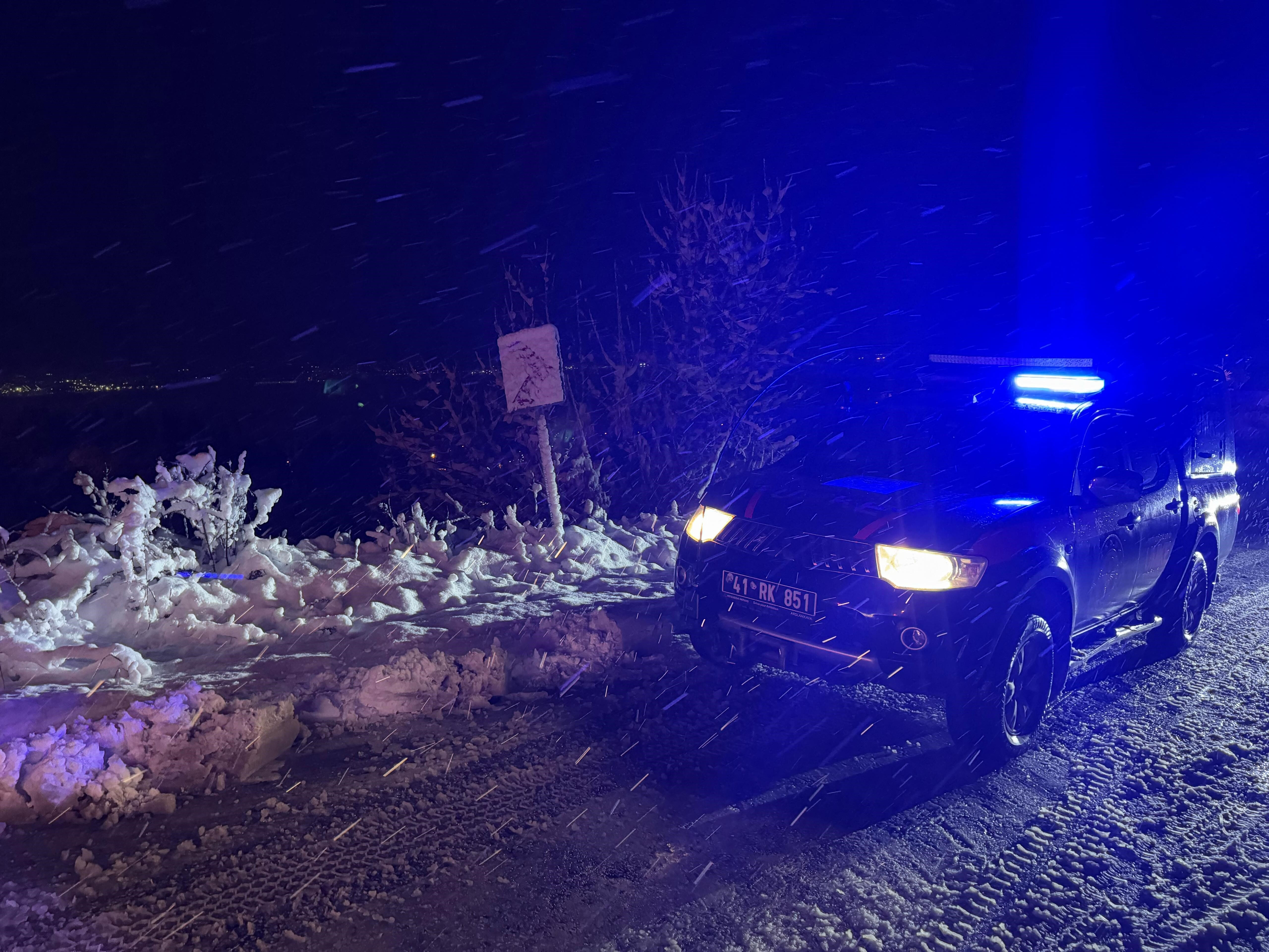 Jandarma aracı uçurumdan yuvarlandı! 2 personel yaralandı Jandarma aracı uçurumdan yuvarlandı! 2 personel yaralandı - 1. Resim