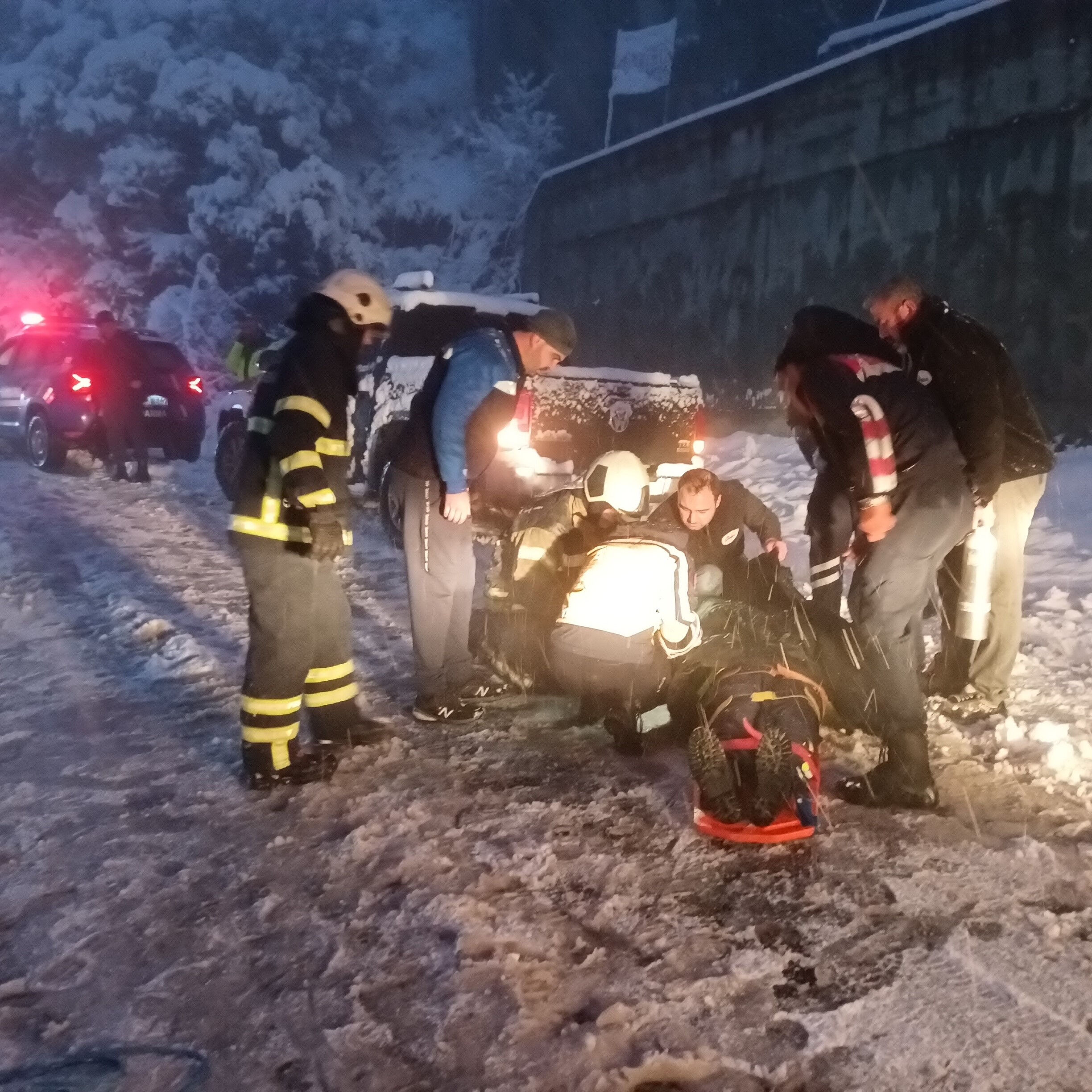 Jandarma aracı uçurumdan yuvarlandı! 2 personel yaralandı Jandarma aracı uçurumdan yuvarlandı! 2 personel yaralandı - 3. Resim