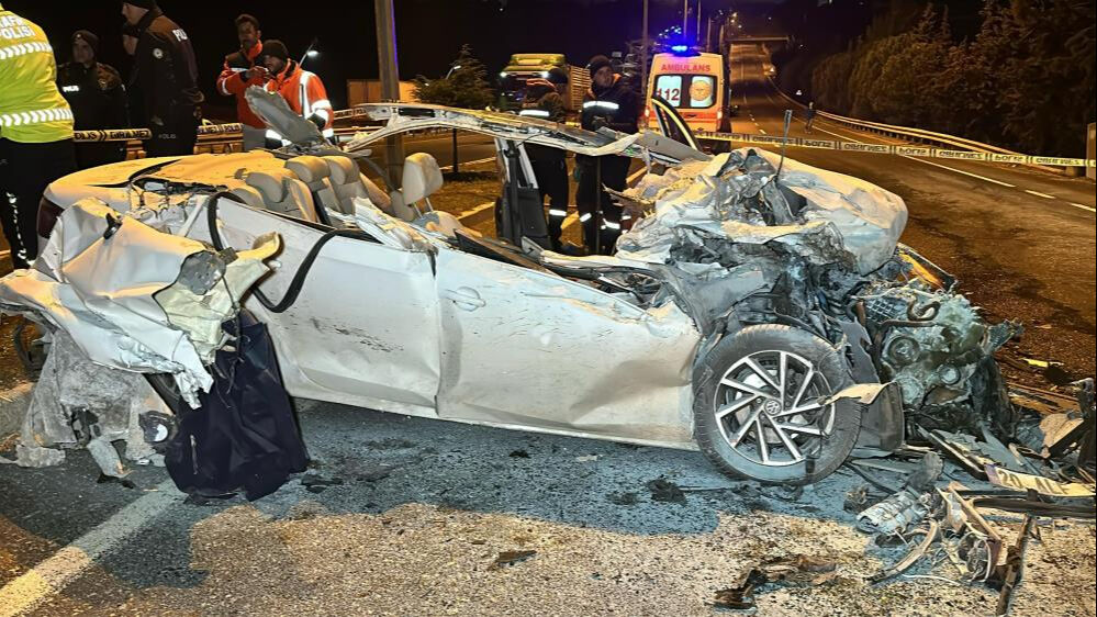 Uşak'ta korkunç kaza! Tırın altına giren otomobil hurdaya döndü, sürücüsü öldü Uşak'ta korkunç kaza! Tırın altına giren otomobil hurdaya döndü, sürücüsü öldü - 2. Resim