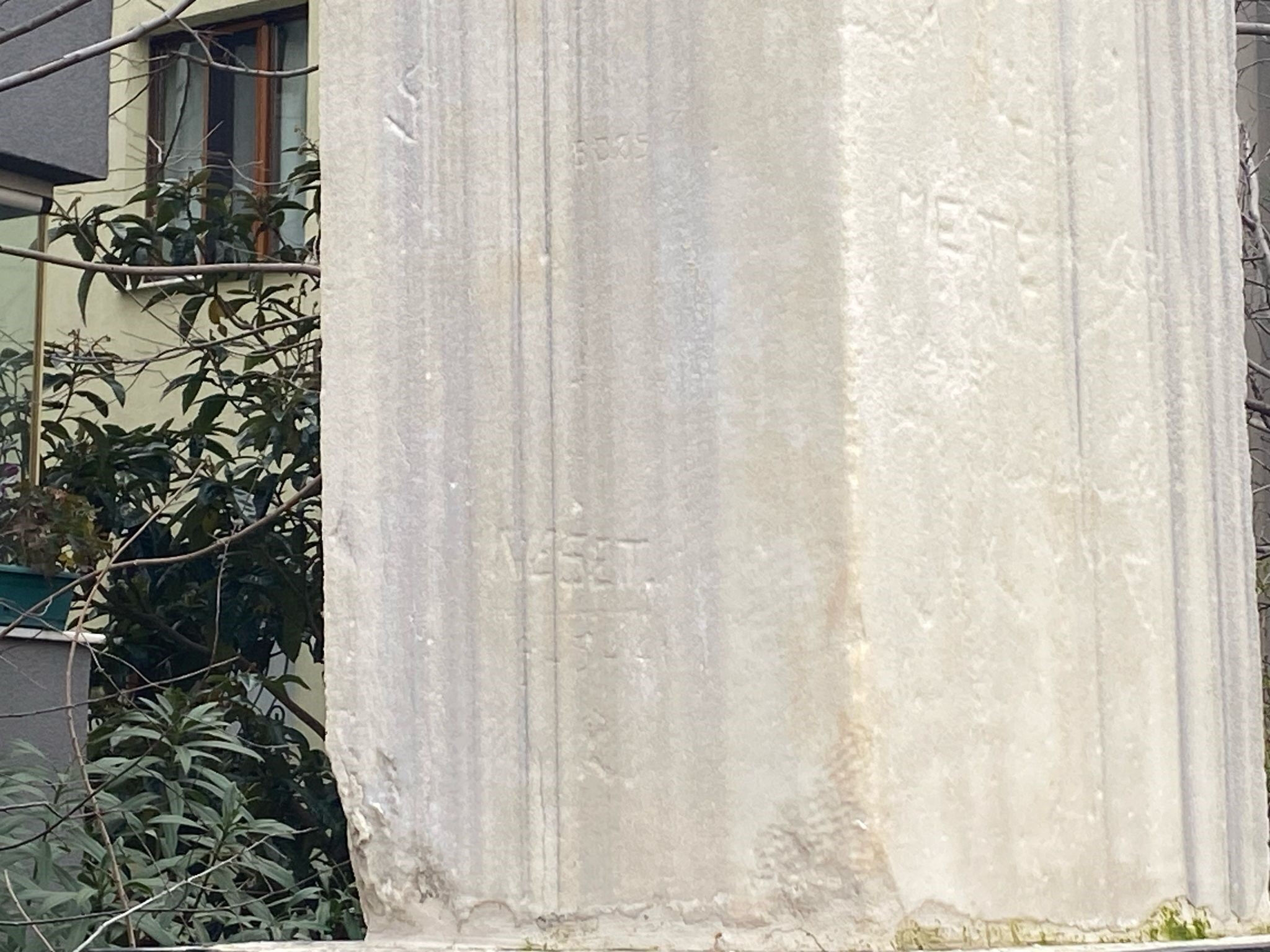 Üsküdar'ın nişantaşı! Padişahın 1000 adım uzaktan yumurta vurduğu abide apartmanlar arasında kayboldu - 3. Resim