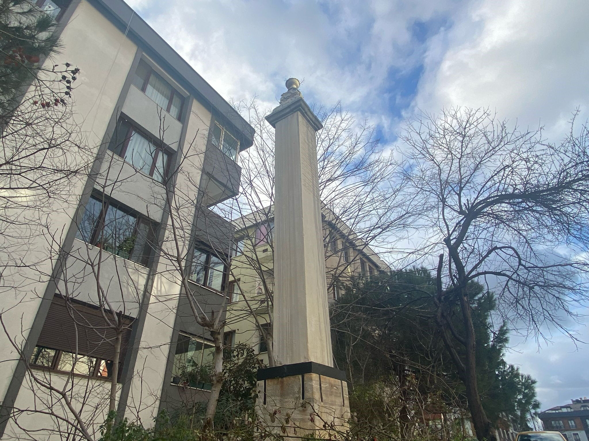 Üsküdar'ın nişantaşı! Padişahın 1000 adım uzaktan yumurta vurduğu abide apartmanlar arasında kayboldu - 2. Resim