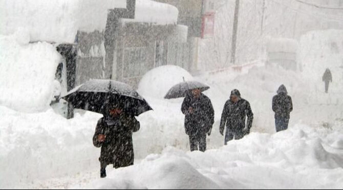 Valilikler tek tek açıkladı: Bugün okullar tatil mi 19 Şubat? Kar tatili olan il ve ilçeler belli oldu! Valilikler tek tek açıkladı: Bugün okullar tatil mi 19 Şubat? Kar tatili olan il ve ilçeler belli oldu! - 1. Resim