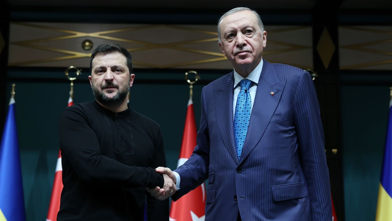 Zelenskiy talebini Erdoğan&#039;a iletti: Türkiye&#039;yi masada görmek istiyoruz