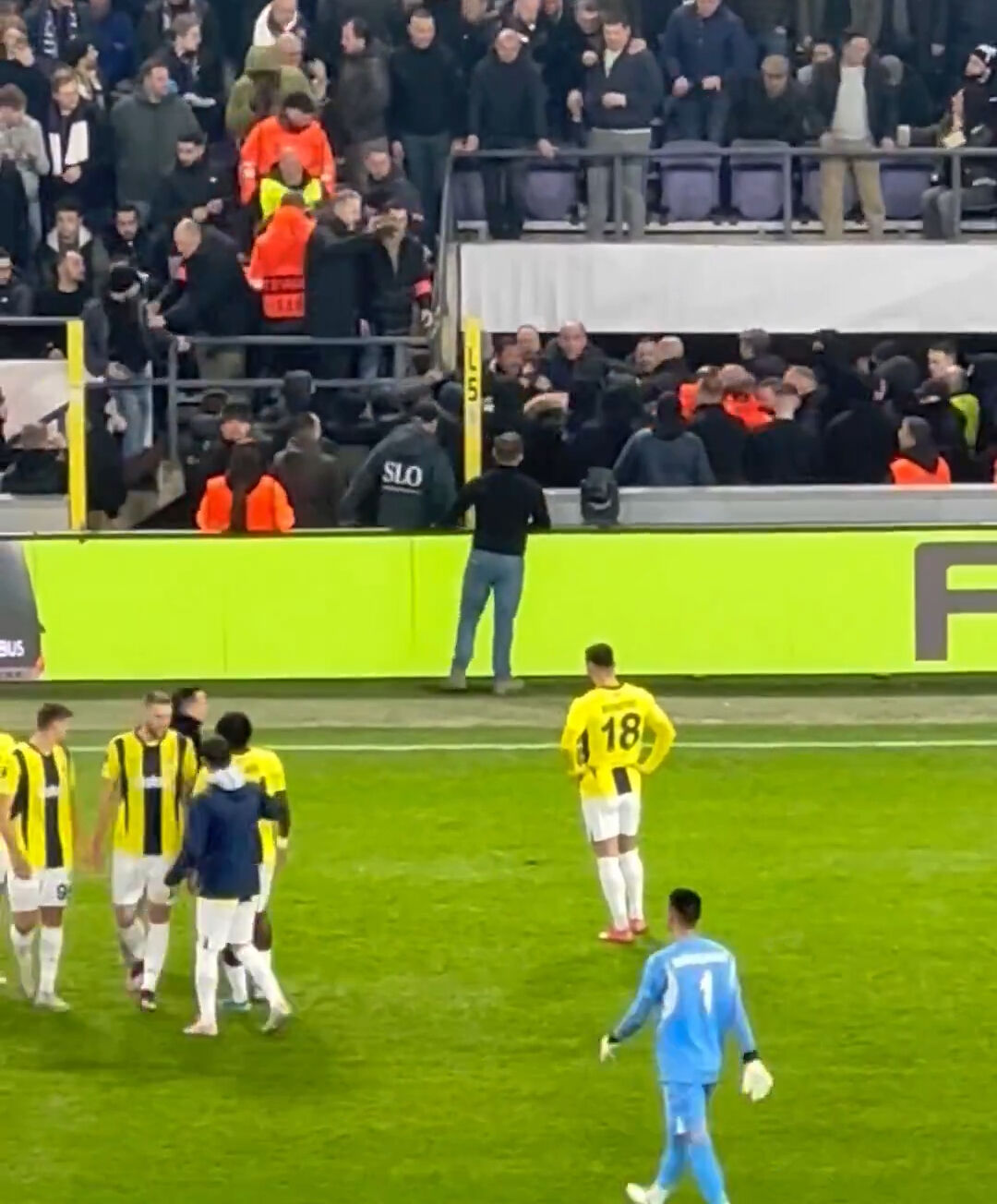 Anderlecht - Fenerbahçe maçında şoke eden olay! - 1. Resim