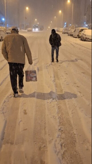 Ankara buz tuttu! Sürücüler araçlarını yollarda bıraktı Ankara buz tuttu! Sürücüler araçlarını yollarda bıraktı - 2. Resim