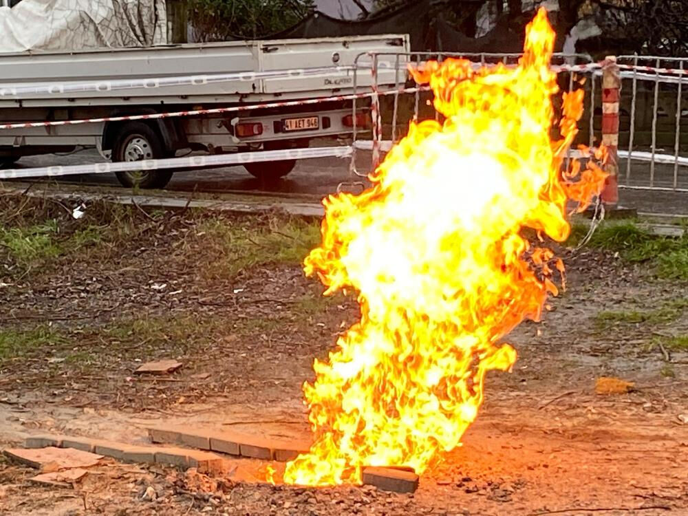 Bir kent bu olayı konuşuyor! 3 gündür yanıyor, deprem habercisi mi? - 1. Resim
