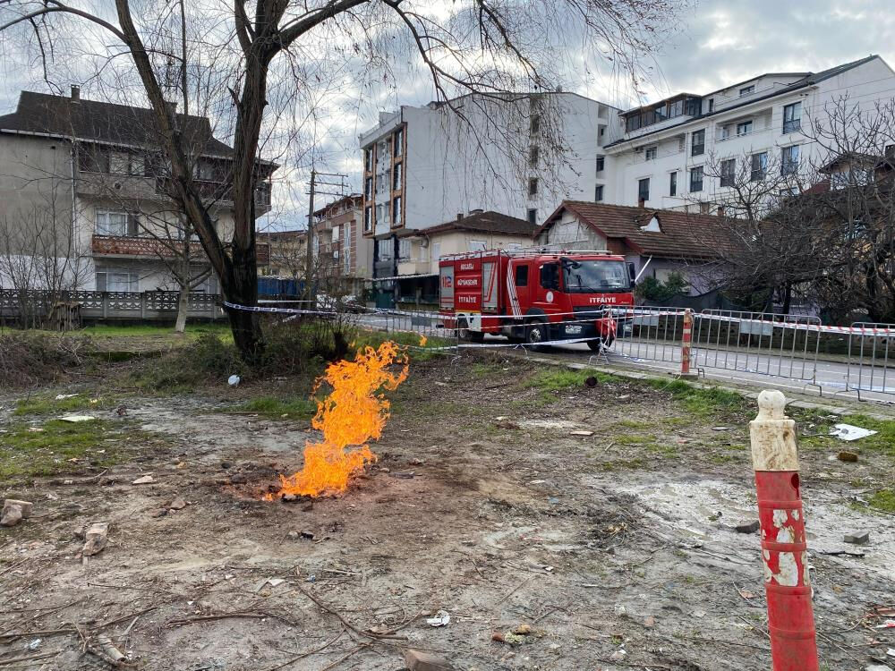 Bir kent bu olayı konuşuyor! 3 gündür yanıyor, deprem habercisi mi? - 3. Resim