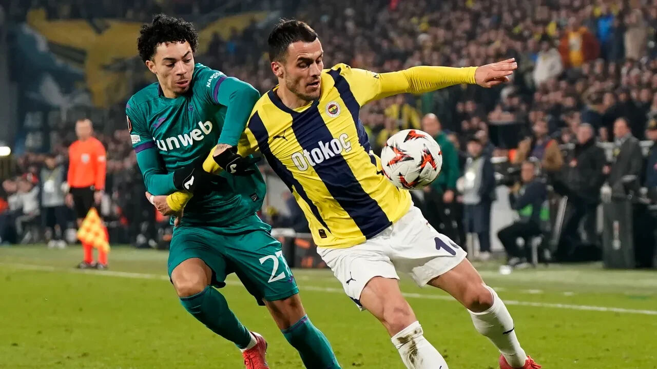 Fenerbahçe Anderlecht maçında kimler eksik, kimler cezalı? Fenerbahçe muhtemel ilk 11 belli oldu, kamp kadrosu açıklandı! Fenerbahçe Anderlecht maçında kimler eksik, kimler cezalı? Fenerbahçe muhtemel ilk 11 belli oldu, kamp kadrosu açıklandı! - 4. Resim