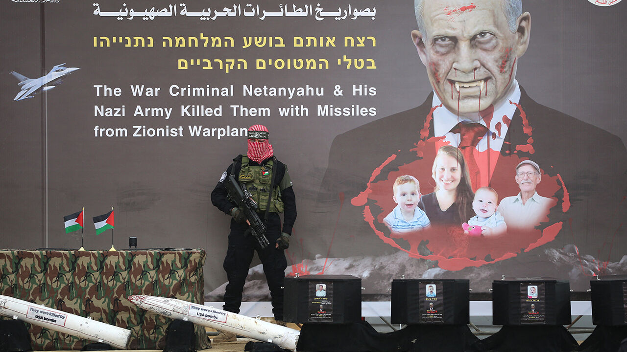 Hamas, İsrailli esirlerin cesetlerini teslim etti Hamas, İsrailli esirlerin cesetlerini teslim etti - 1. Resim