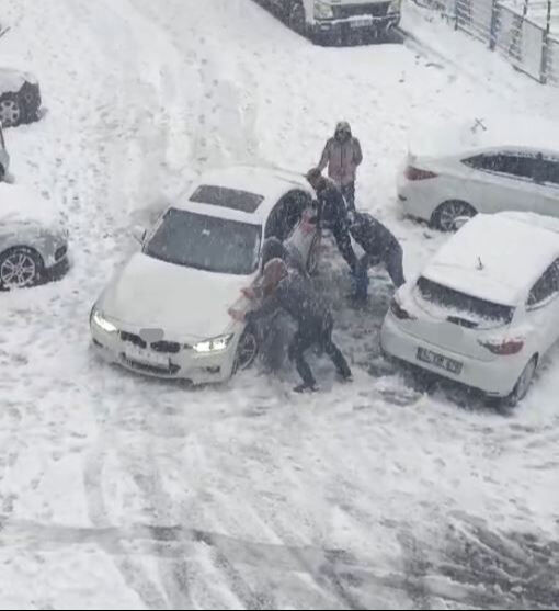 İstanbul'da kar fırtınası başlıyor! Hayati uyarı geldi: Mecbur olmadıkça dışarı çıkmayın - 1. Resim