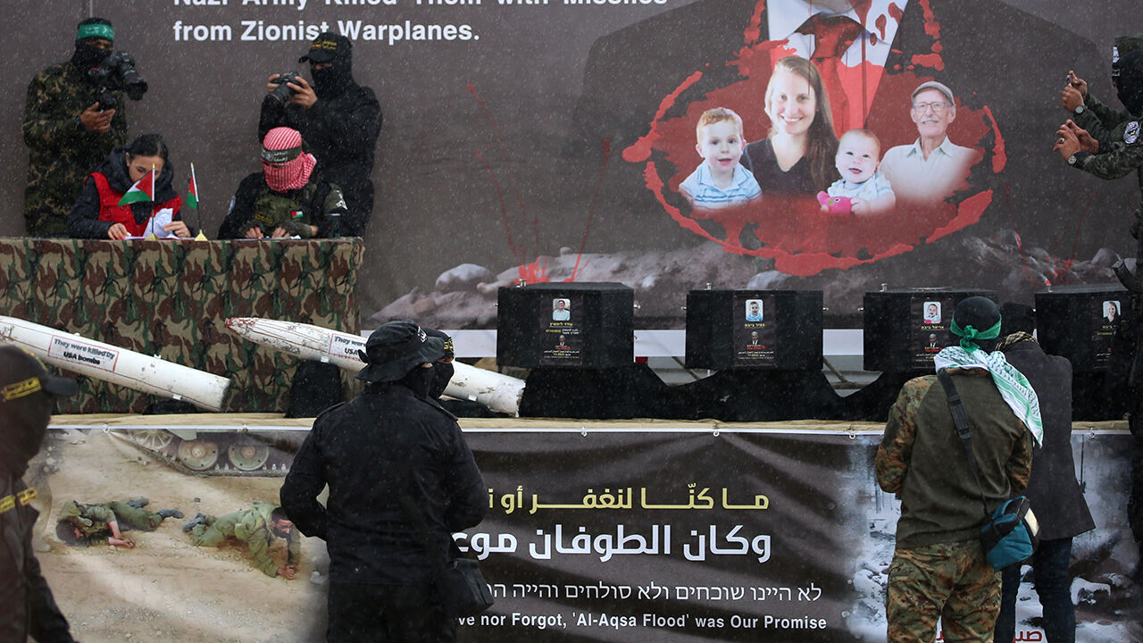 Netanyahu esirlerin cenaze törenine katılmaktan vazgeçti! Sebebi... Netanyahu esir cenazelerine katılmaktan vazgeçti! Sebebi... - 1. Resim