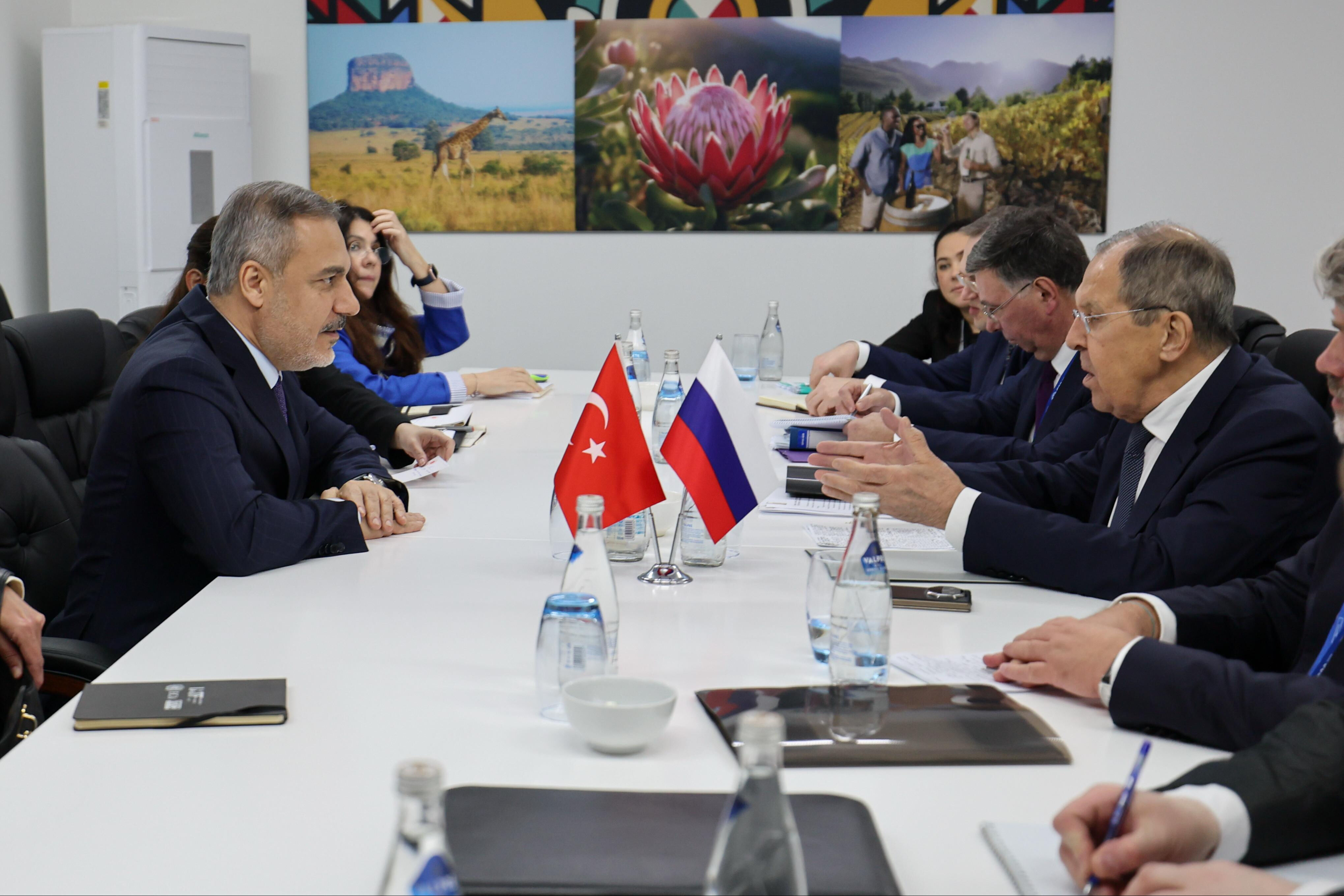 Türkiye ziyareti öncesi G20'de görüştüler! Hakan Fidan'dan Rus mevkidaşı ile kritik görüşme Türkiye ziyareti öncesi G20'de görüştüler! Hakan Fidan'dan Rus mevkidaşı ile kritik görüşme - 1. Resim