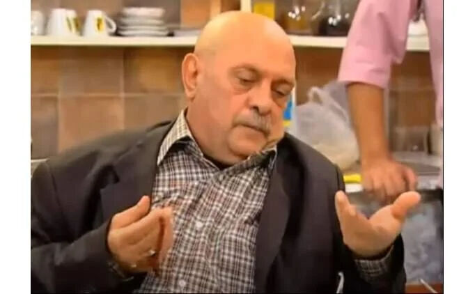 Usta oyuncu Emin Gümüşkaya son yolculuğuna uğurlandı! Törende çocukları taziyeleri kabul etti Usta oyuncu Emin Gümüşkaya son yolculuğuna uğurlandı! Törende çocukları taziyeleri kabul etti - 4. Resim