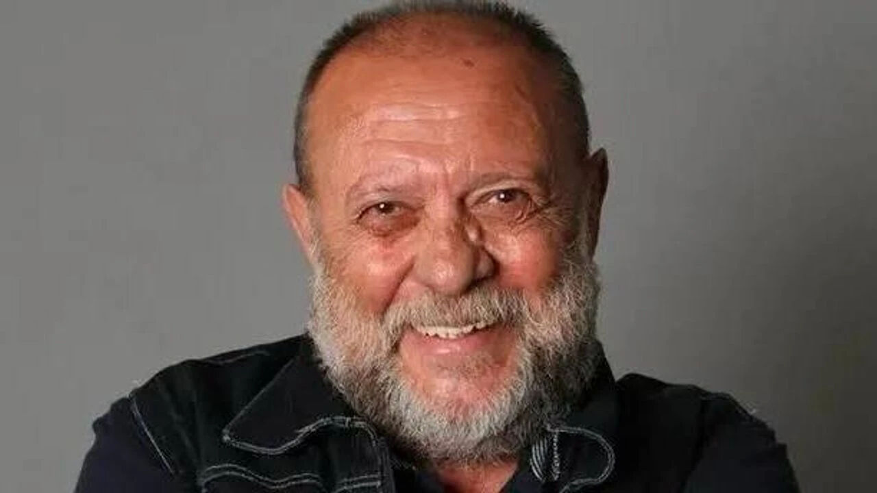 Usta oyuncu Emin Gümüşkaya son yolculuğuna uğurlandı! Törende çocukları taziyeleri kabul etti Usta oyuncu Emin Gümüşkaya son yolculuğuna uğurlandı! Törende çocukları taziyeleri kabul etti - 5. Resim