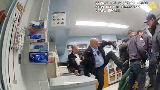 Bu kadarı 'Pes' dedirtti! ABD’de gardiyanlar siyahi mahkumu döverek öldürdü Bu kadarı 'Pes' dedirtti! ABD’de gardiyanlar siyahi mahkumu döverek öldürdü! - 1. Resim