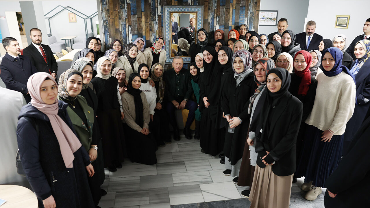 Cumhurbaşkanı Erdoğan gençlerle bir araya geldi - 2. Resim