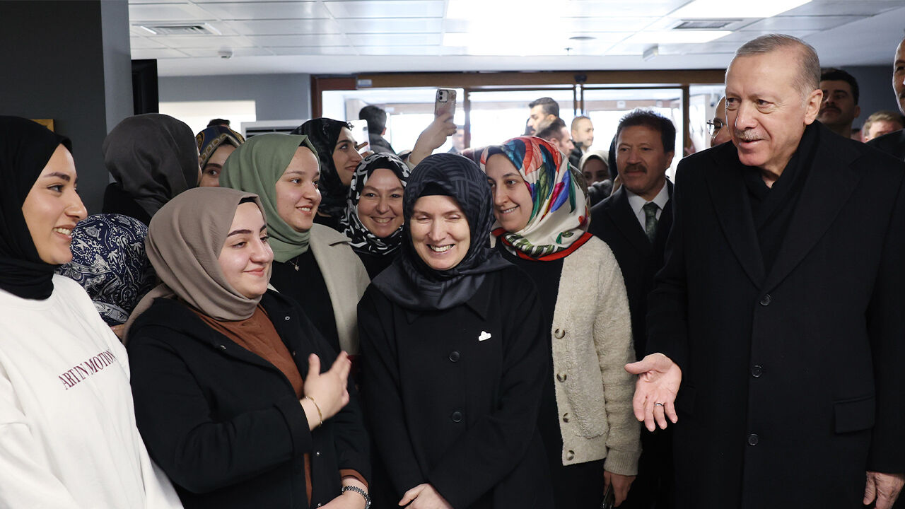 Cumhurbaşkanı Erdoğan gençlerle bir araya geldi - 1. Resim