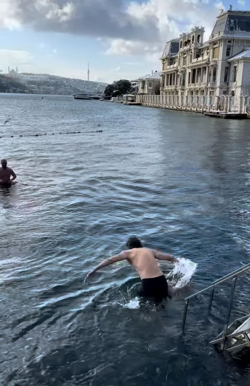 İbrahim Kutluay, soğuk havaya meydan okudu! Yaptığını görenler şaştı kaldı - 2. Resim