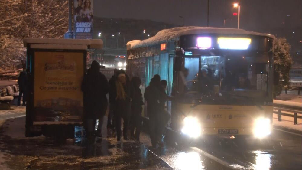 İstanbul'da kar etkisi! Trafik sakin kaldı İstanbul'da kar etkisi! Trafik sakin kaldı - 1. Resim