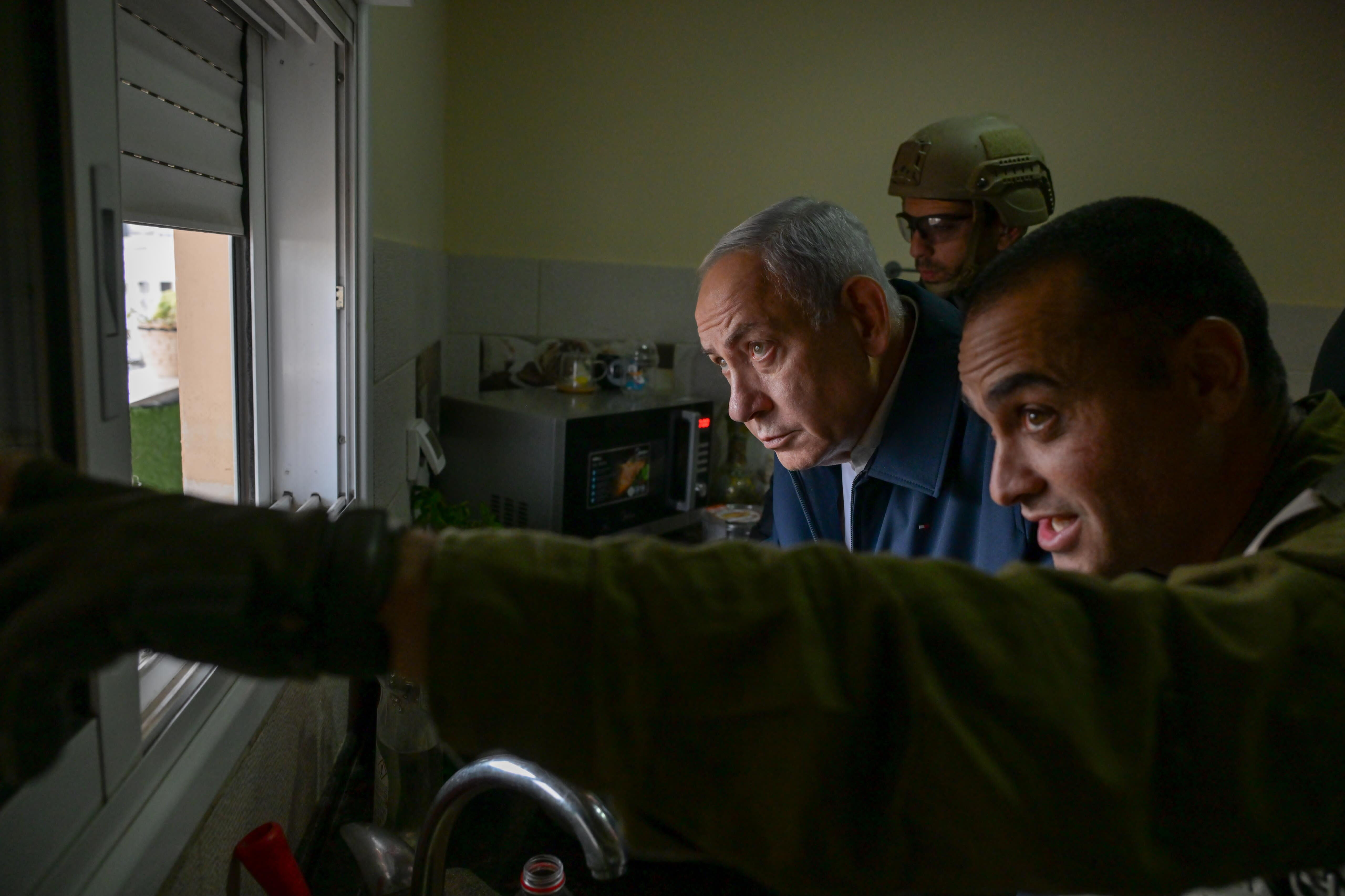 Soykırımcı Netanyahu'dan skandal eylem! Filistinli sivillerin evini bastı Soykırımcı Netanyahu'dan skandal eylem! Filistinli sivillerin evini bastı - 3. Resim