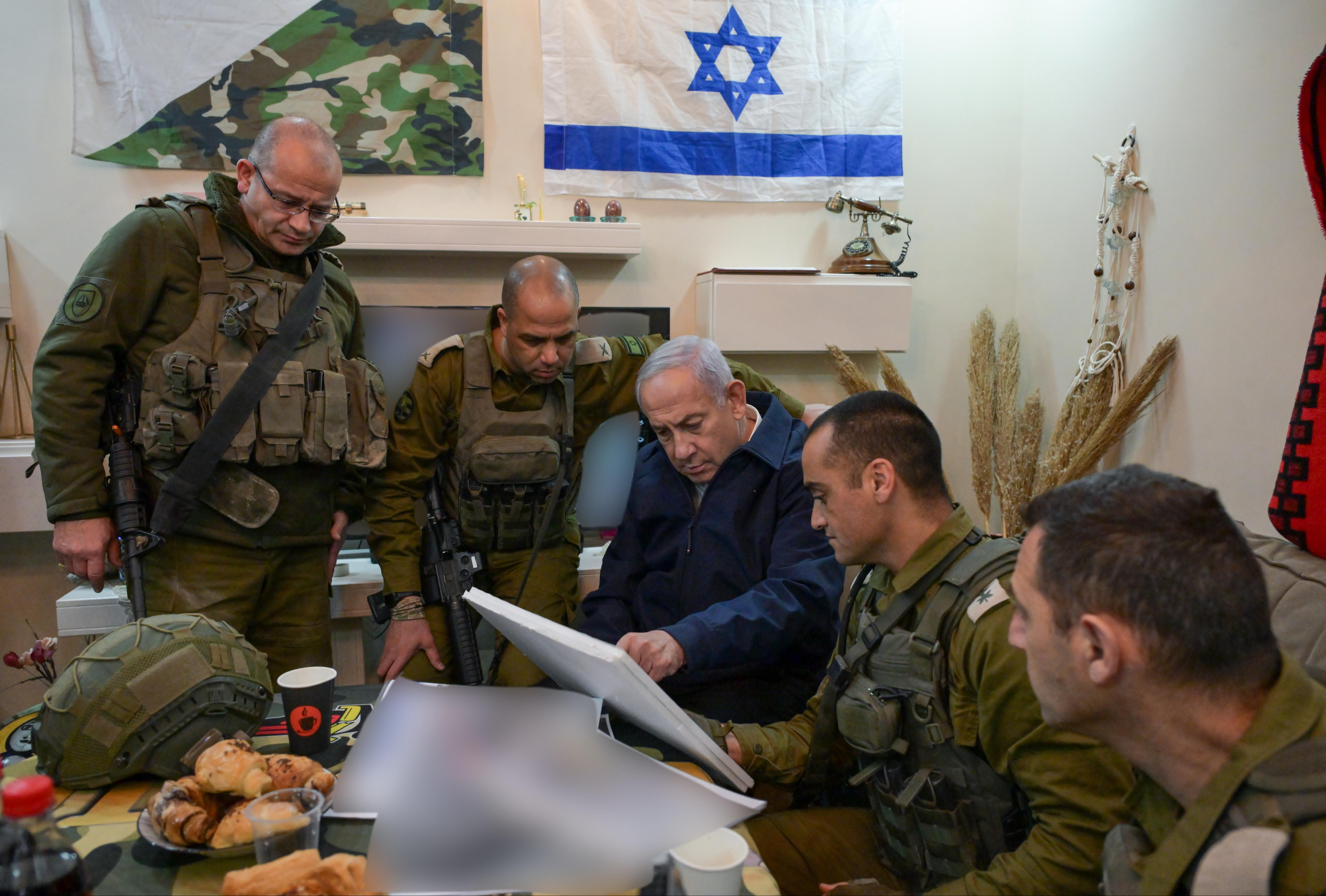 Soykırımcı Netanyahu'dan skandal eylem! Filistinli sivillerin evini bastı Soykırımcı Netanyahu'dan skandal eylem! Filistinli sivillerin evini bastı - 2. Resim