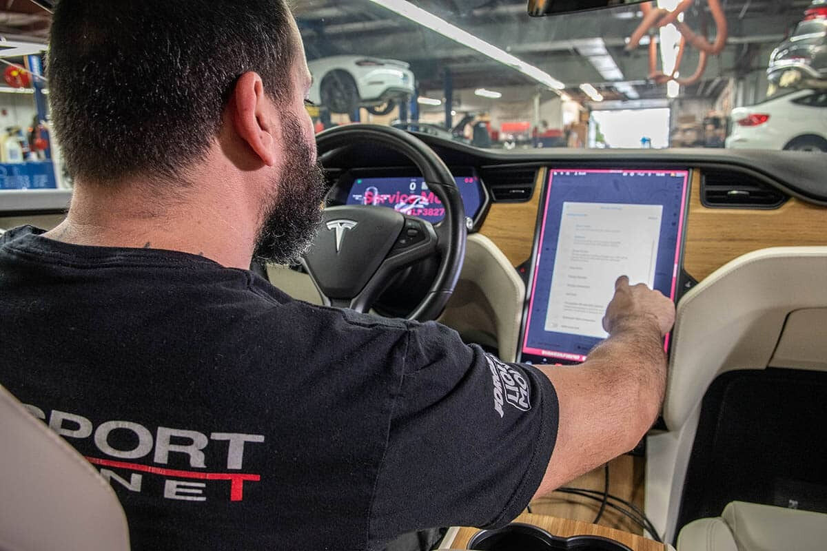 Tesla direksiyon arızası yüzünden 376 bin aracı geri çağırıyor Tesla direksiyon arızası yüzünden 376 bin aracı geri çağırıyor - 1. Resim