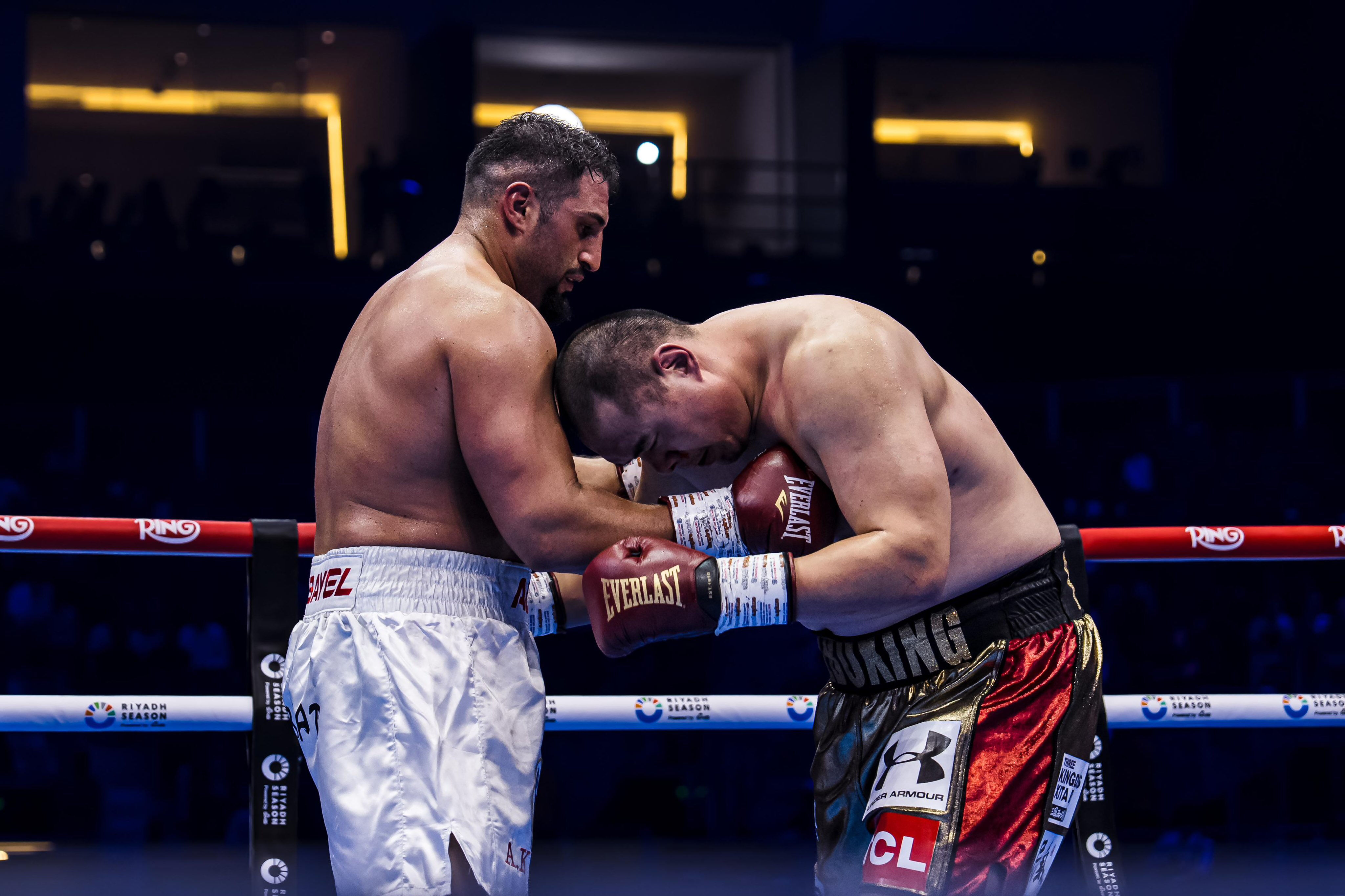 Agit Kabayel, WBC geçici ağır sıklet şampiyonu oldu! Çinli rakibi Zheili Zhang’ı nakavt etti - 1. Resim