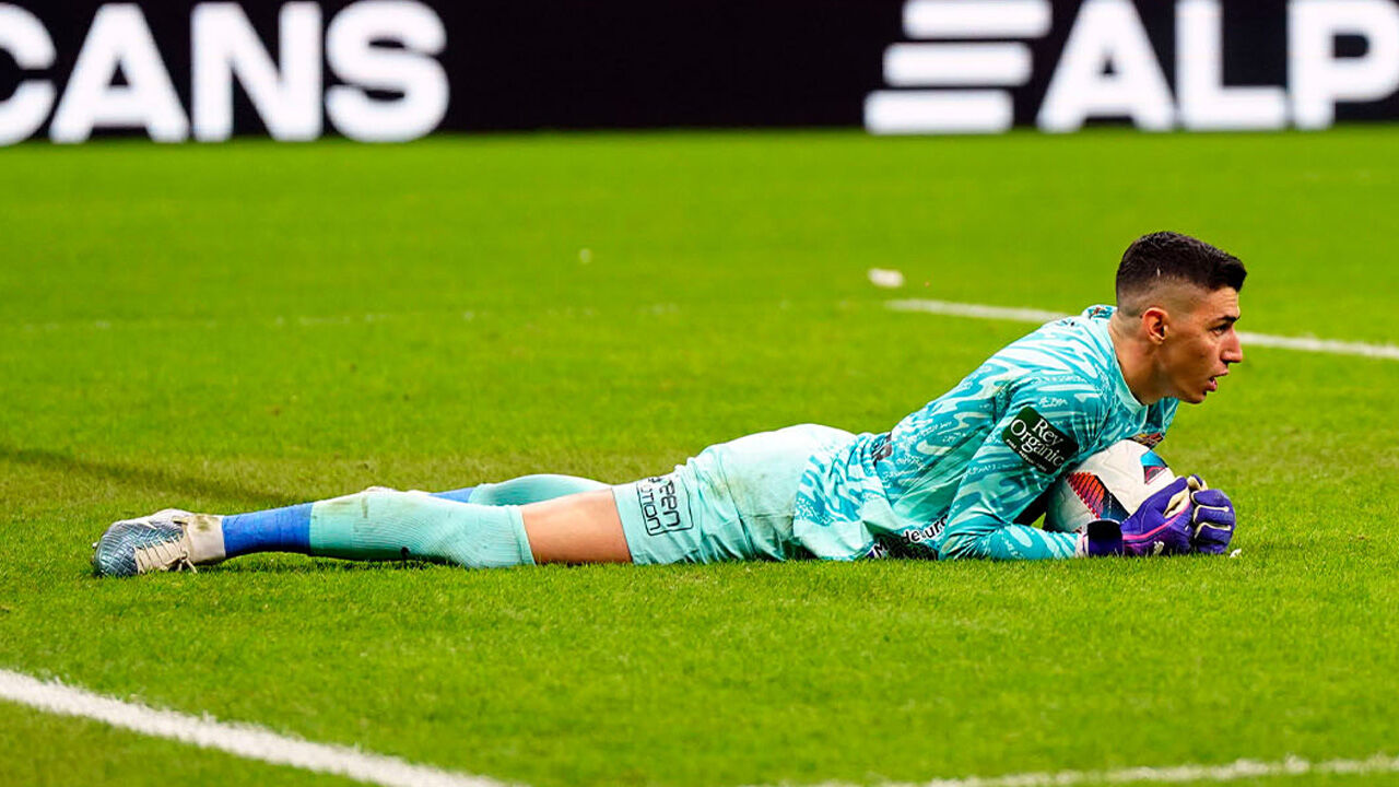 Berke Özer'in transferinde flaş gelişme! Asbaşkan 'dün itibarıyla anlaştık' diyerek açıkladı Berke Özer'in transferinde flaş gelişme! Asbaşkan 'dün itibarıyla anlaştık' diyerek açıkladı - 1. Resim