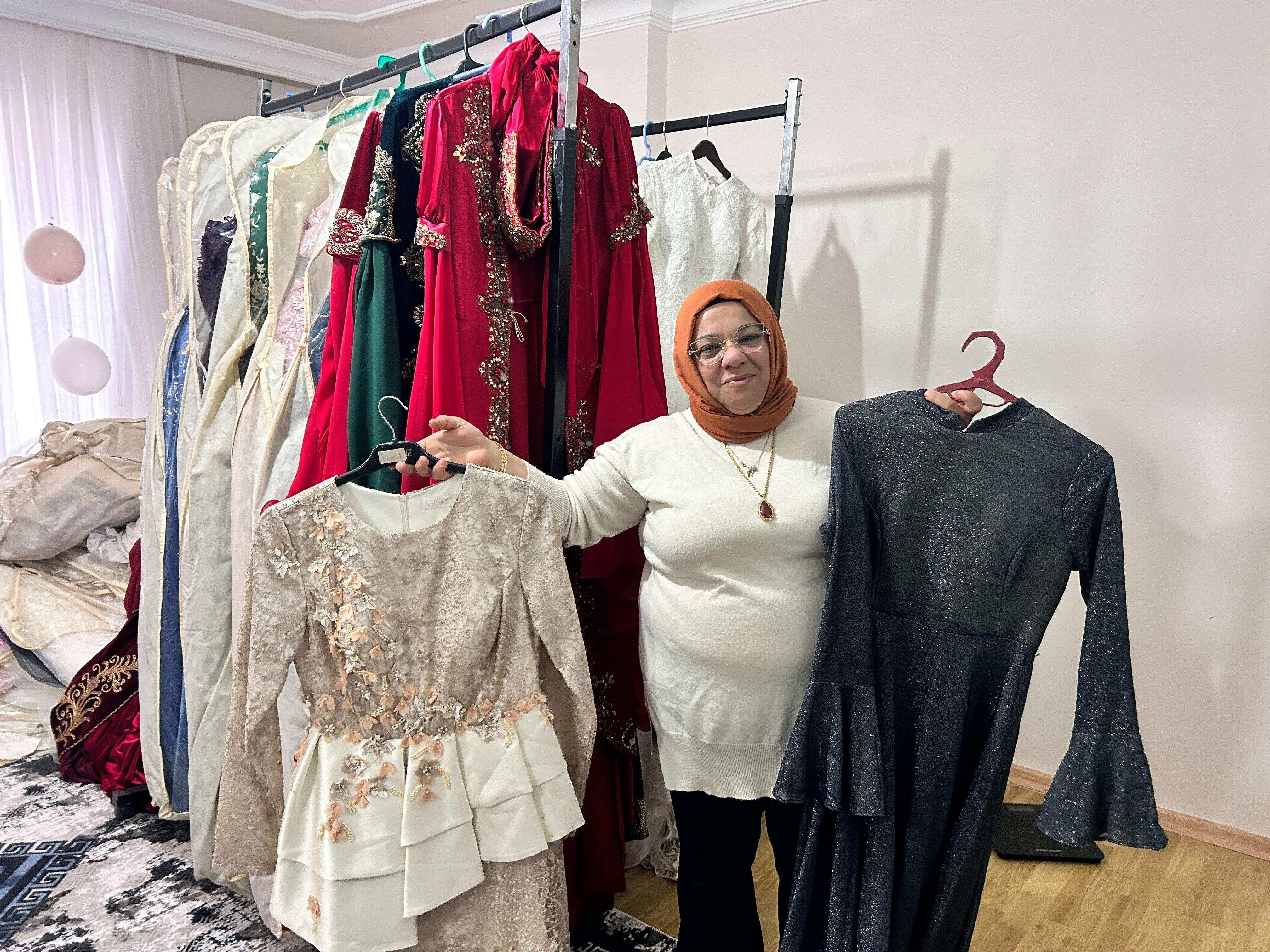 Depremzedeler için duygulandıran bağış! 500 bin TL değerindeki gelinlikleri... - 1. Resim