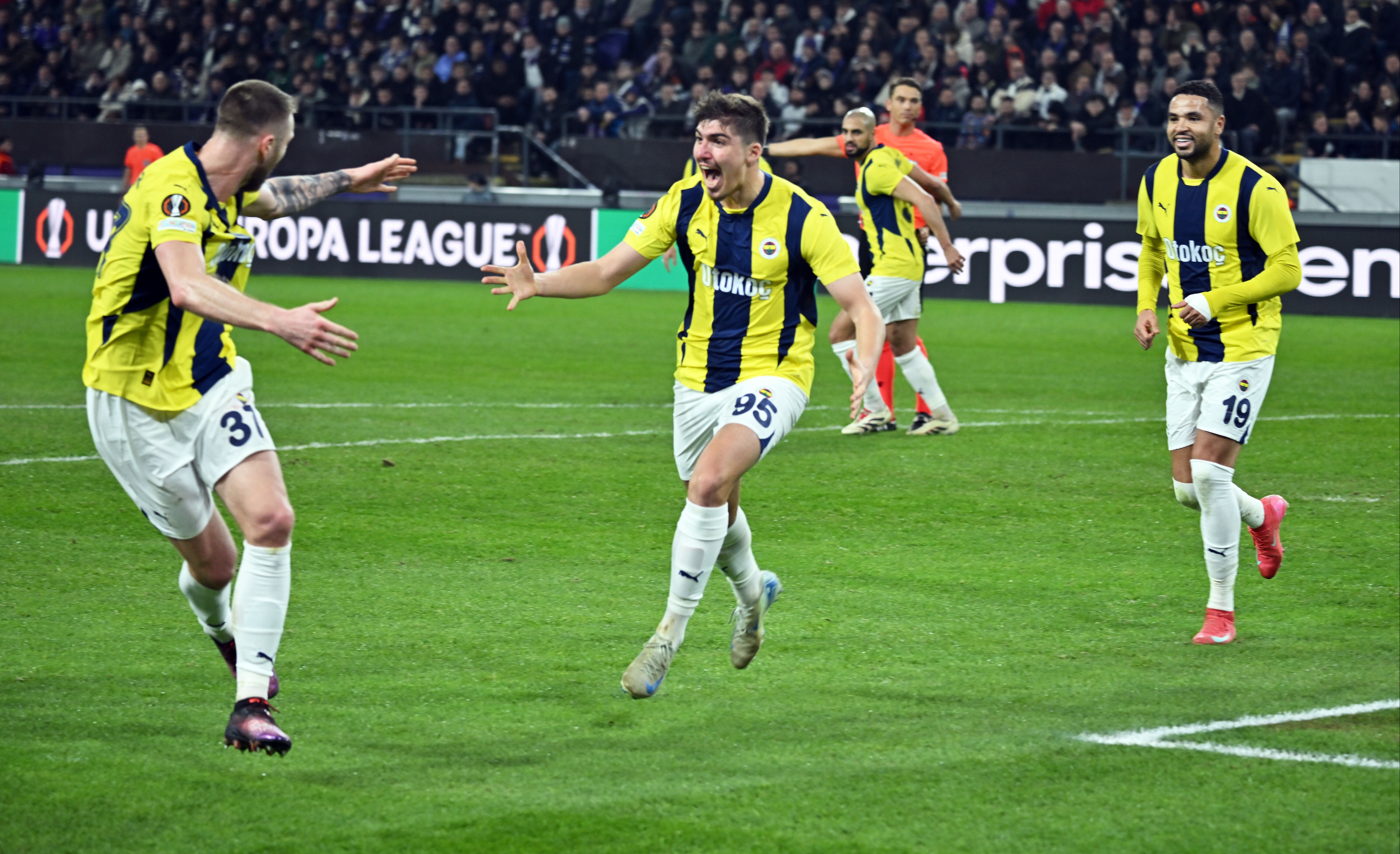 Fenerbahçe harekete geçti! Yusuf Akçiçek'in maaşı... Fenerbahçe harekete geçti! Yusuf Akçiçek'in maaşı... - 1. Resim