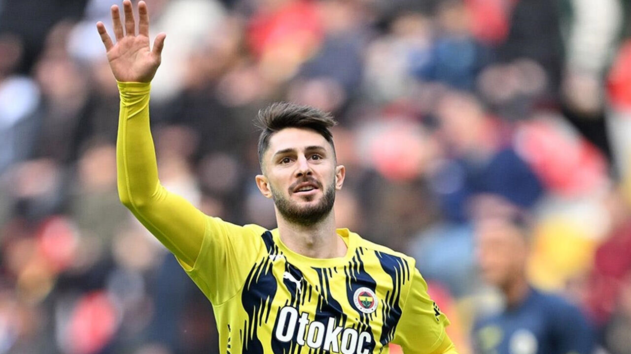 Fenerbahçe'de beklenmedik veda! 10 milyon euro gözden çıkarıldı Fenerbahçe'de beklenmedik veda! 10 milyon euro gözden çıkarıldı - 2. Resim