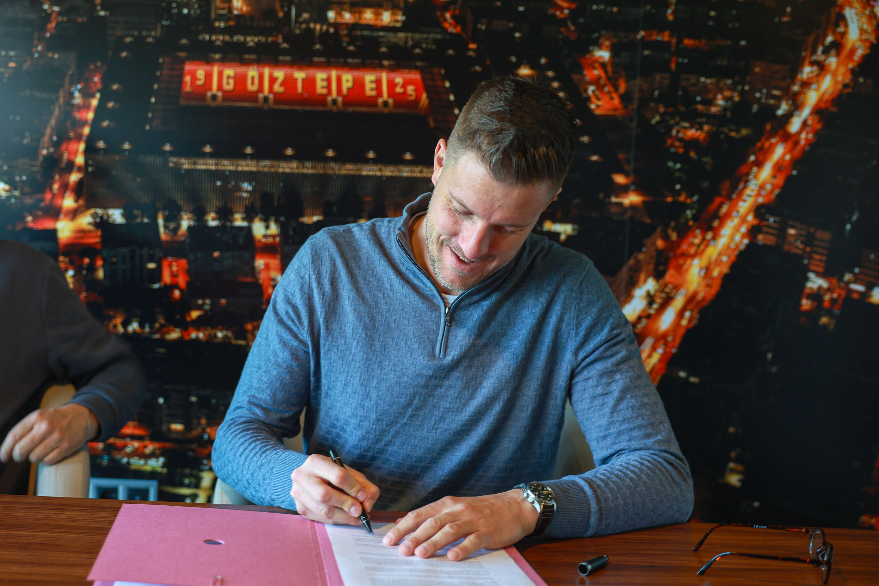 Göztepe'den Stanimir Stoilov hamlesi! Yıldız oyuncuya yeni sözleşme - 1. Resim